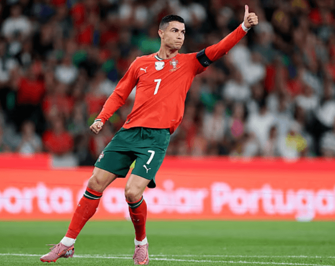 Cristiano Ronaldon rooli Portugalin maajoukkueessa ulottuu paljon pelkän maalinteon ulkopuolelle