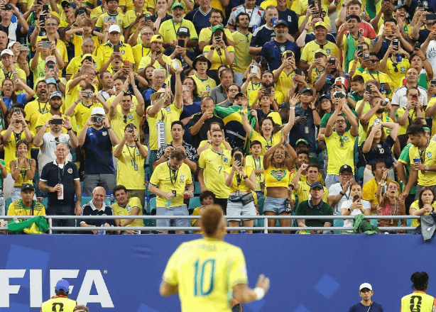 Neymar on palannut, ja numero 10 -pelipaita sytyttää jälleen stadionin liekit
