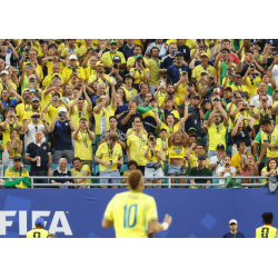 Neymar on palannut, ja numero 10 -pelipaita sytyttää jälleen stadionin liekit